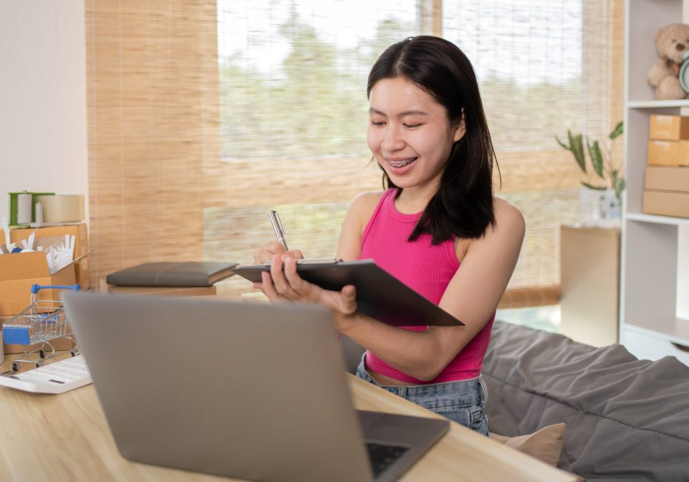 Online selling business, Small business owners are checking inventory in order to prepare them for proper delivery to customers, Online shopping SME entrepreneur, Delivery of goods to consumers.